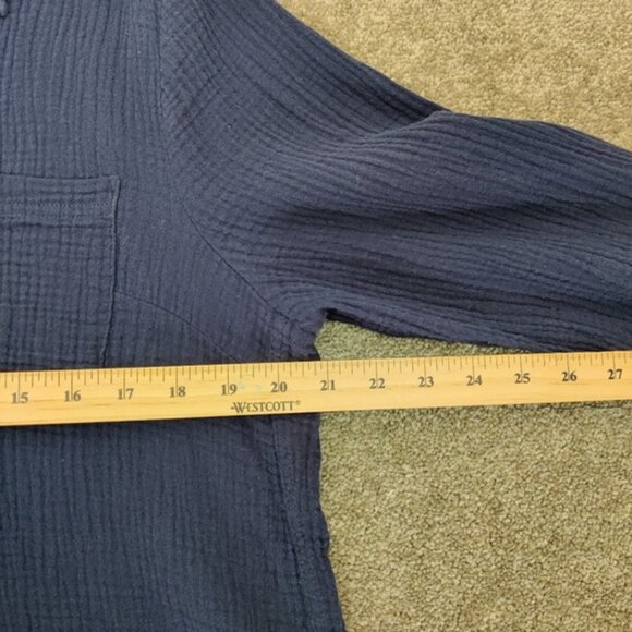 Women's Kenneth Cole Reaction Navy Cotton Button Down Shirt Sz Large Seersucker - Picture 5 of 7